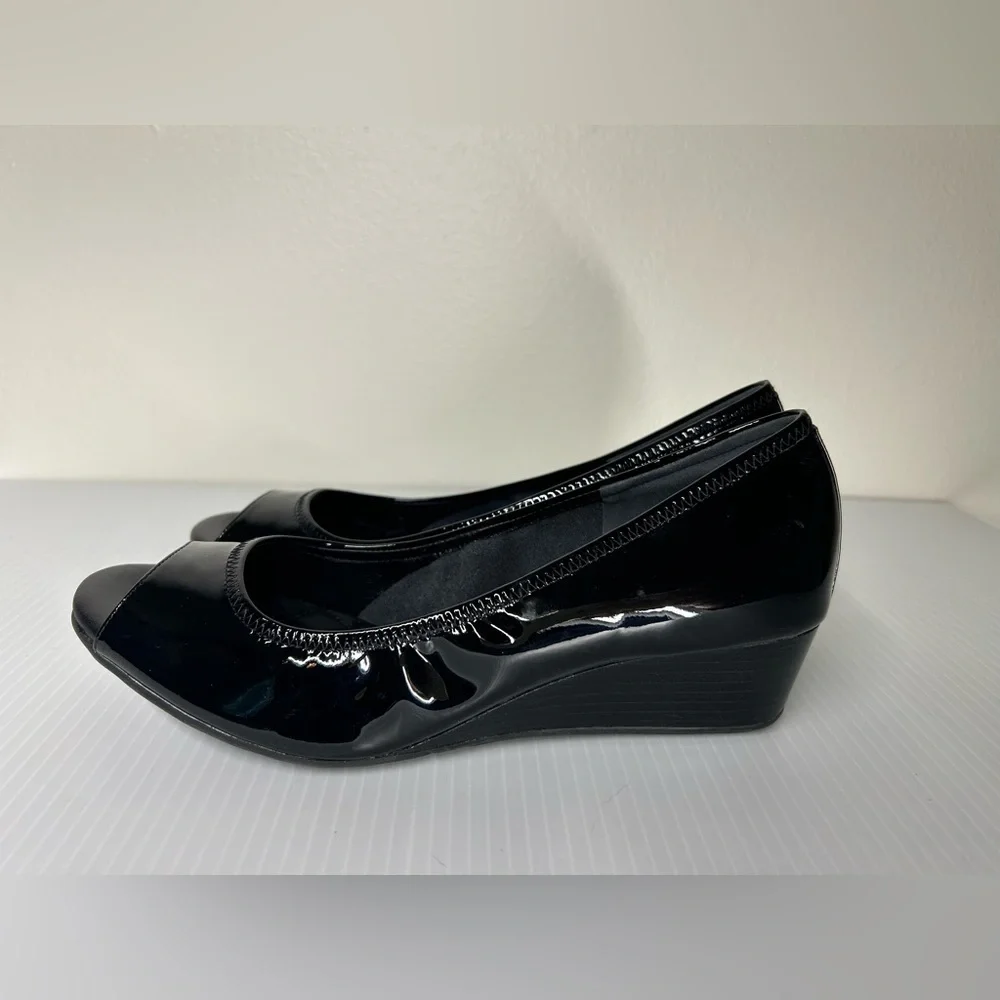 Cole Haan Womens Peep Toe Mid Wedge Slip On Pumps Black Patent Leather Size 6.5B
